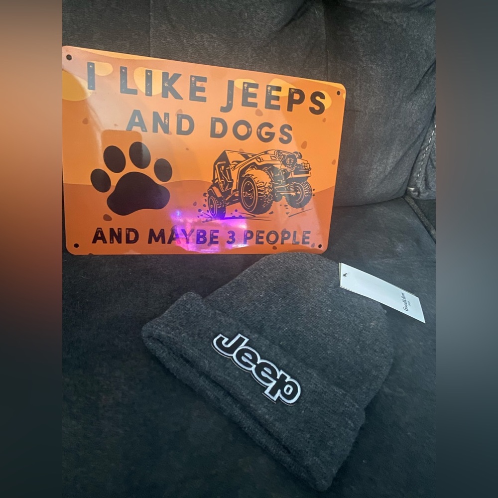 Unisex Jeep hat and sign